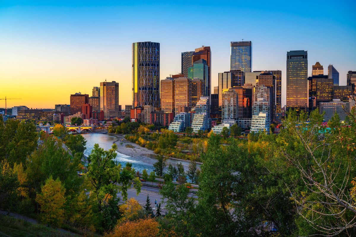 How Warehousing in Calgary Contributes to Local Job Creation